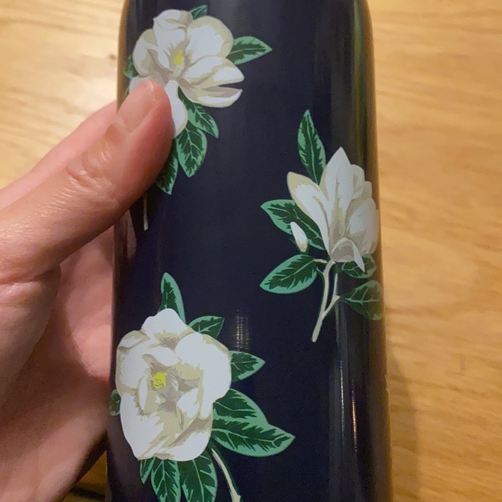 NEW Draper James Magnolia Water Bottle Sold out! - Picture 3 of 4